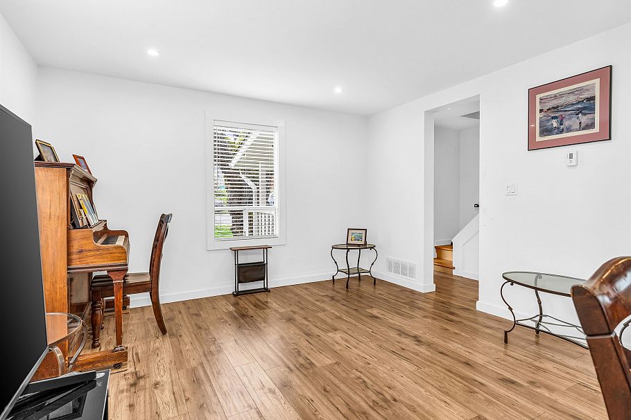 227 W 5th Street North Vancouver, BC - 6