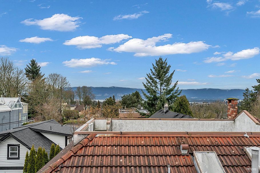 3661 Blenheim Street Vancouver, BC - 36