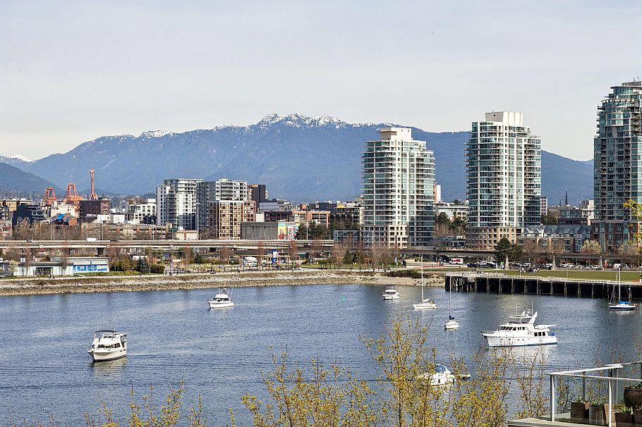 603 181 Athletes Way Vancouver, BC - 1