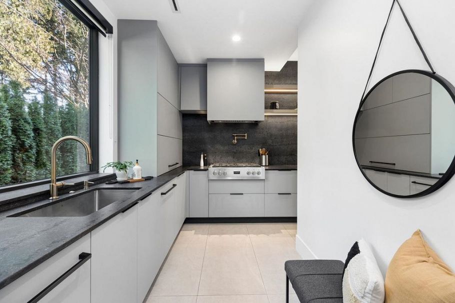 1200 Bedford Court North Vancouver, BC - 12