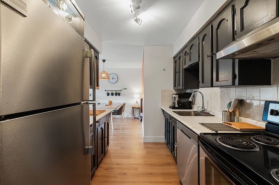 105 175 E 5th Street North Vancouver, BC - 4