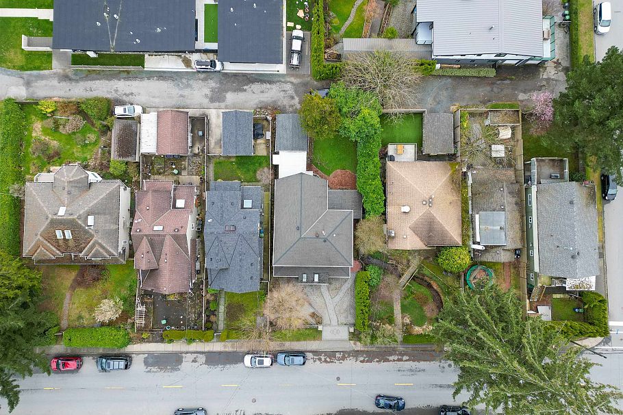 1355 Frederick Road North Vancouver, BC - 34