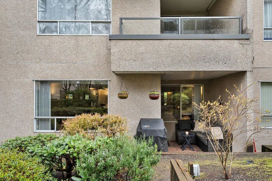 205 1050 Broughton Street Vancouver, BC - 9