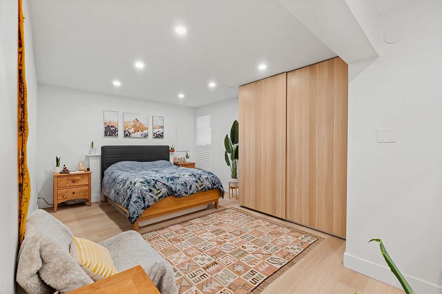 869 Clements Avenue North Vancouver, BC - 11