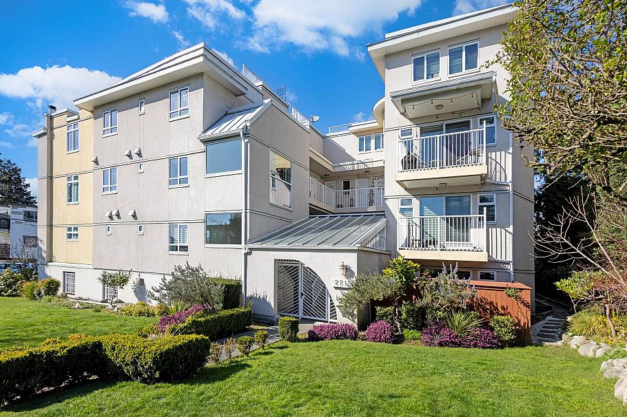 302 2215 Mcgill Street Vancouver, BC - 4