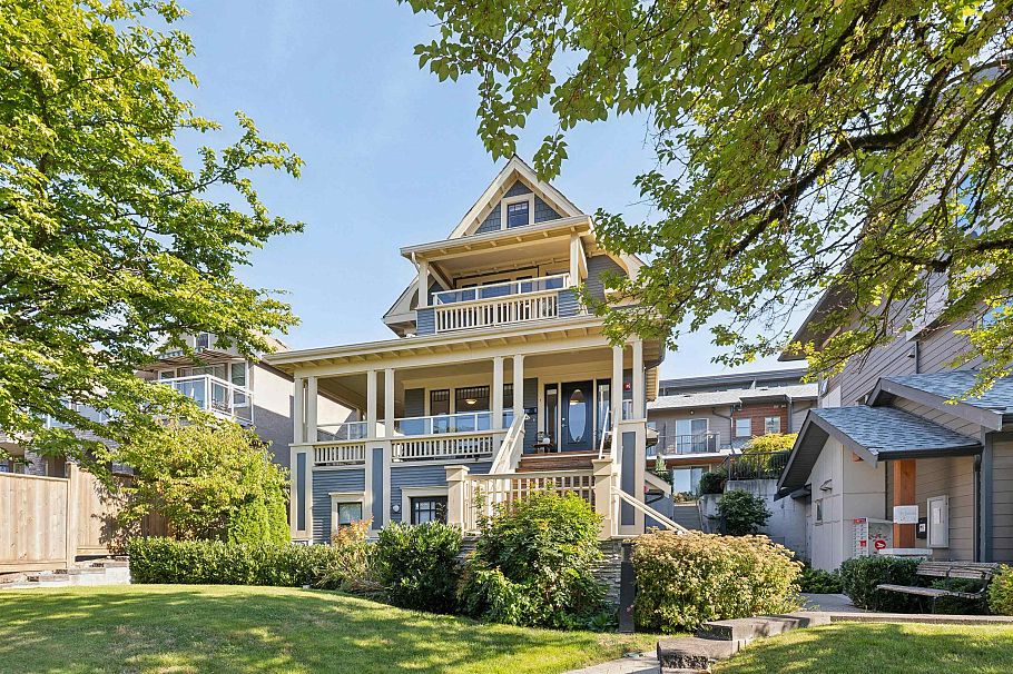 1 244 E 5th Street North Vancouver, BC - 1