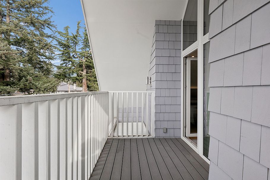 1425 William Avenue North Vancouver, BC - 25