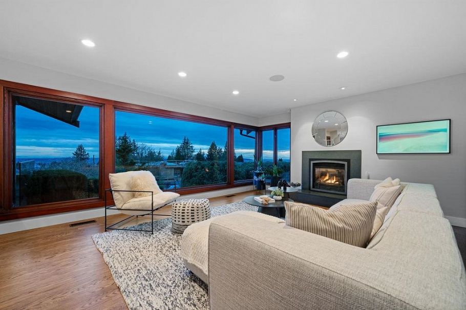 124 Carisbrooke Crescent North Vancouver, BC - 10