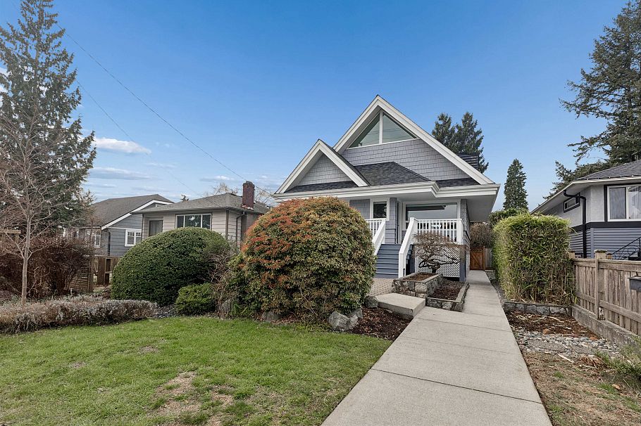 1425 William Avenue North Vancouver, BC - 35