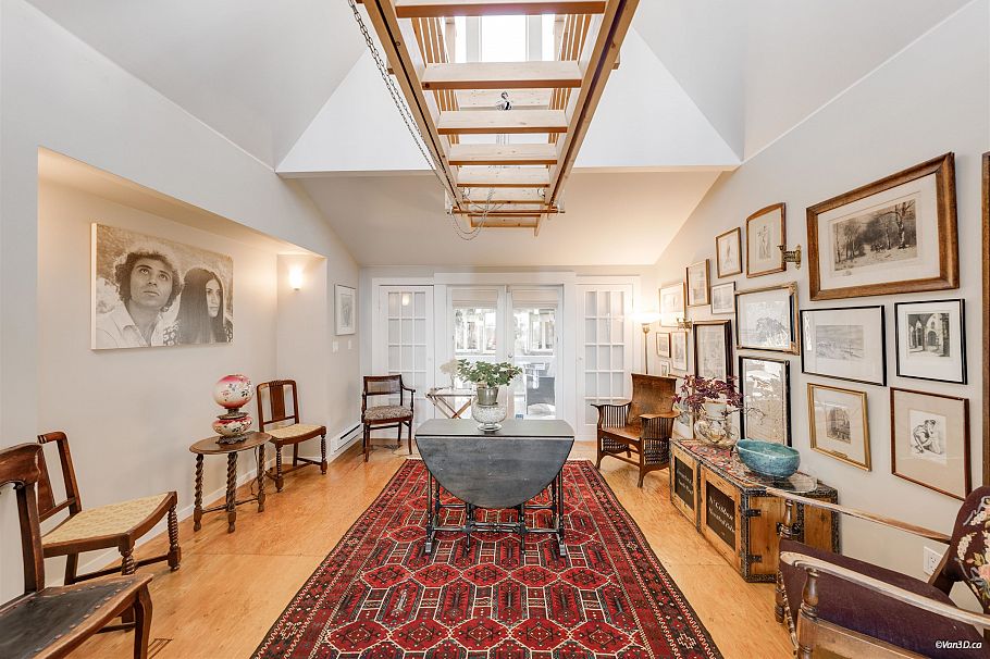 670 Montroyal Boulevard North Vancouver, BC - 5