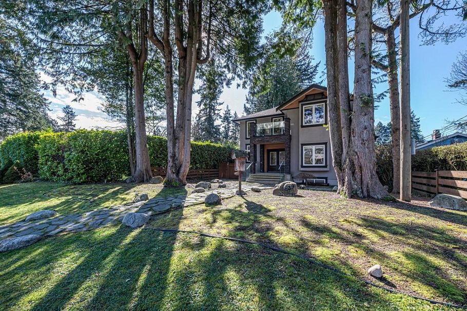 839 W 20th Street North Vancouver, BC - 39