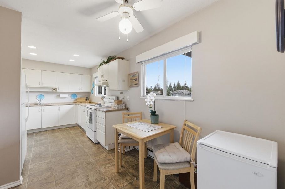 906 Roche Point Drive North Vancouver, BC - 17