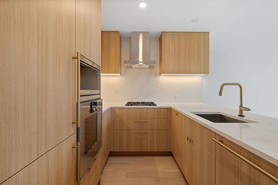 307 2096 W 47th Avenue Vancouver, BC - 5