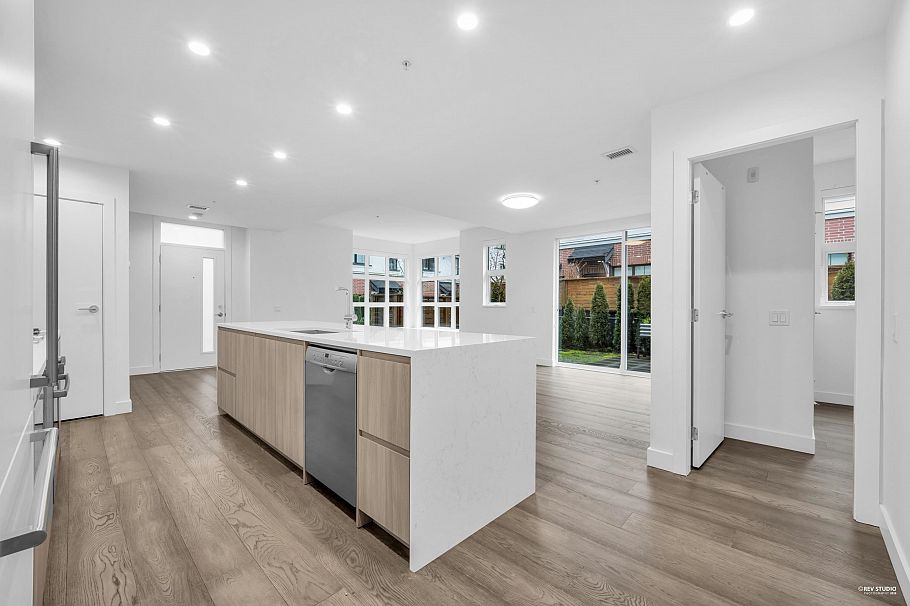 128 2060 Curling Road North Vancouver, BC - 11