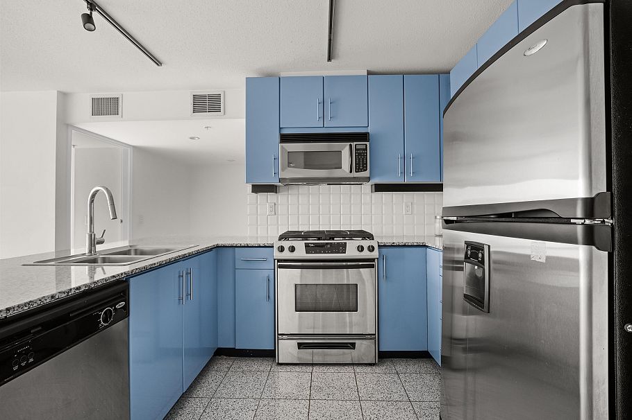 1404 188 E Esplanade North Vancouver, BC - 16