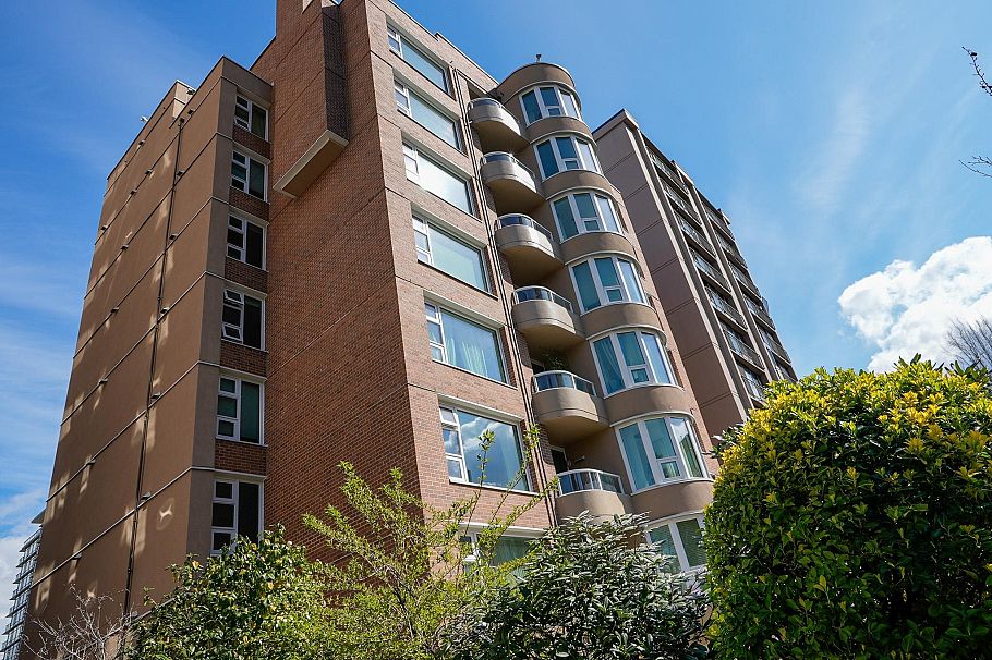 101 1845 Robson Street Vancouver, BC - 1