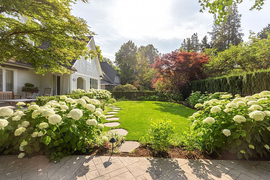 1749 W 38th Avenue Vancouver, BC - 2