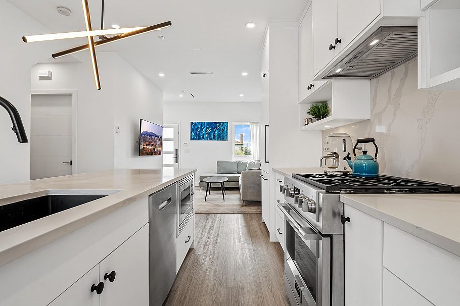 225 E 57th Avenue Vancouver, BC - 6