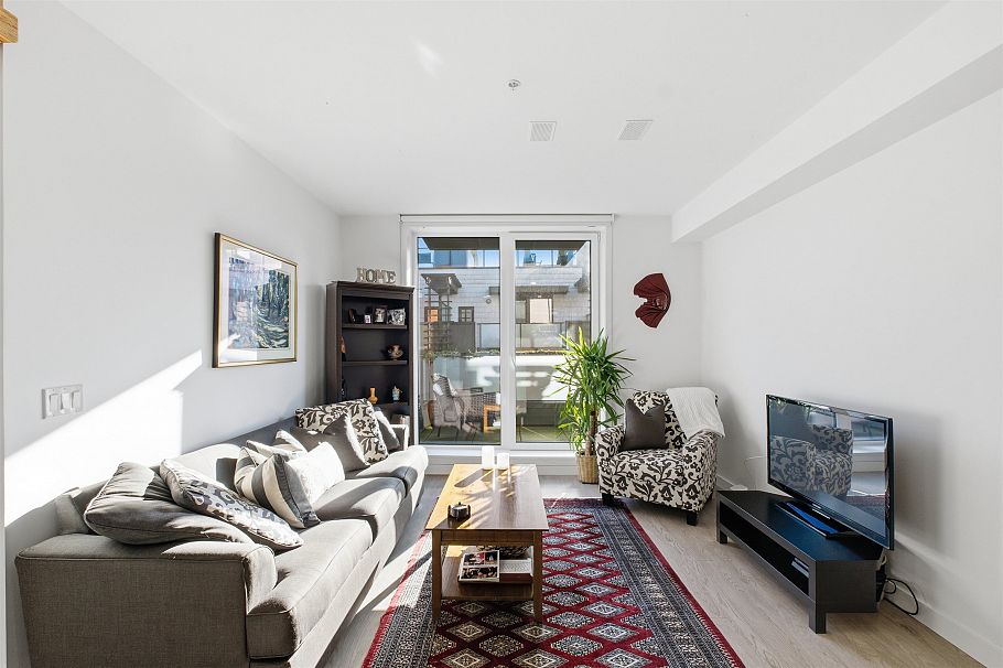 33 720 E 3rd Street North Vancouver, BC - 3