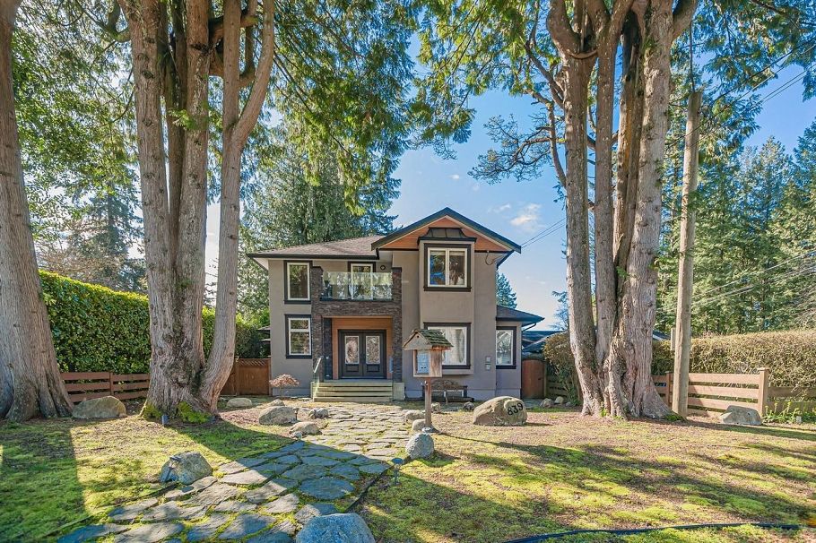 839 W 20th Street North Vancouver, BC - 2