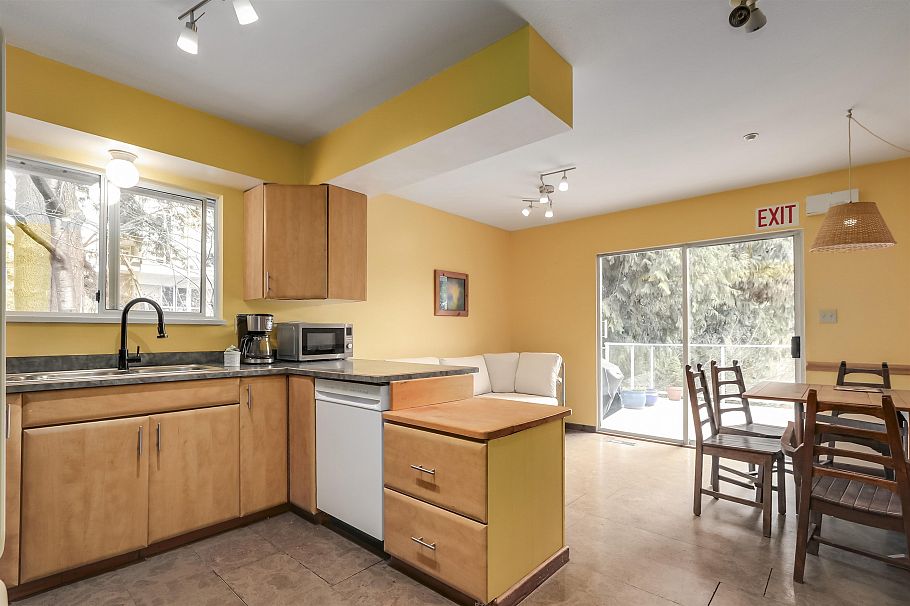 229 W 22nd Street North Vancouver, BC - 8