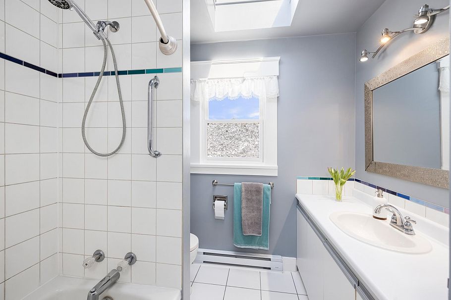 4491 Harriet Street Vancouver, BC - 10