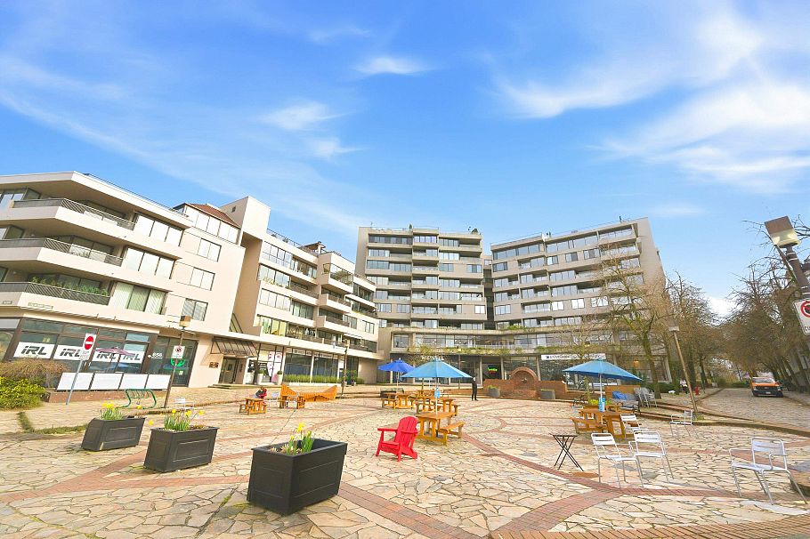 533 666 Leg In Boot Square Vancouver, BC - 39