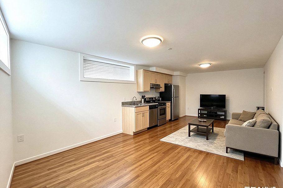 1633 SE Marine Drive Vancouver, BC - 34