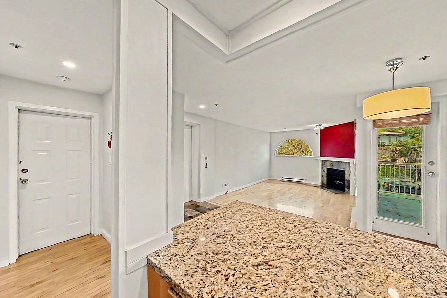 201 1868 W 8th Avenue Vancouver, BC - 8