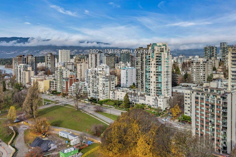 302 1311 Beach Avenue Vancouver, BC - 1