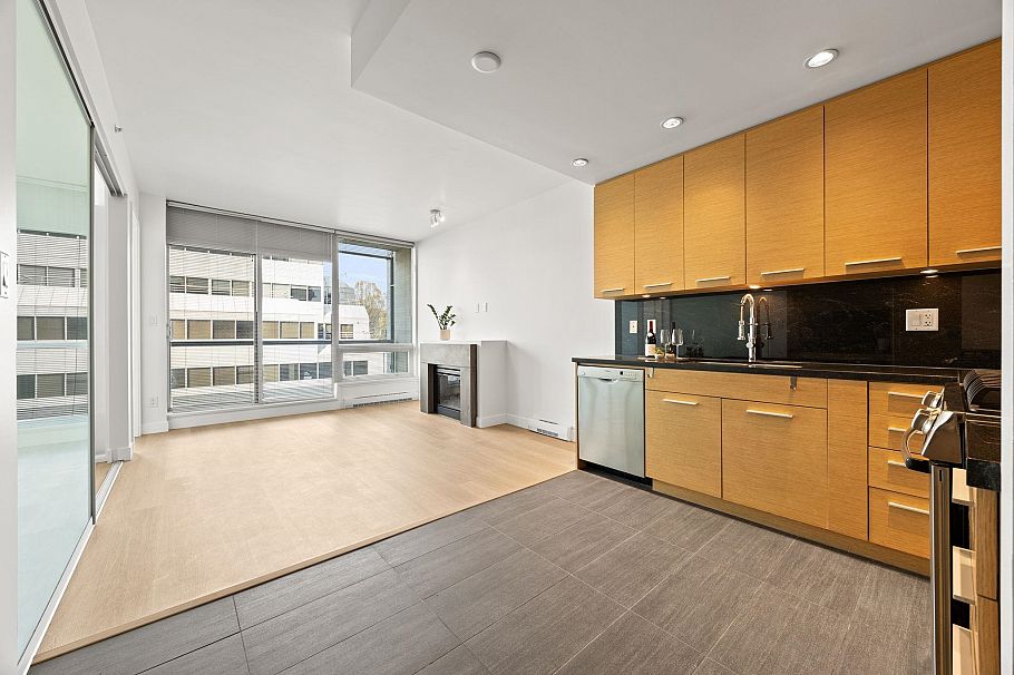 308 2528 Maple Street Vancouver, BC - 3