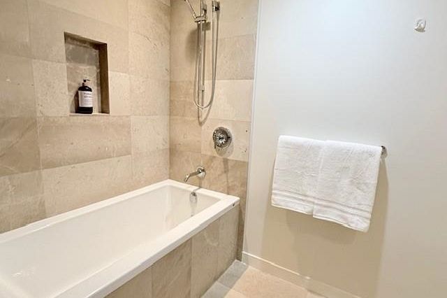 1401 112 E 13th Street North Vancouver, BC - 10