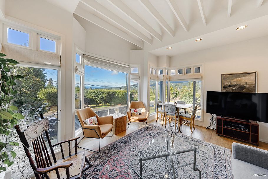 670 Montroyal Boulevard North Vancouver, BC - 32