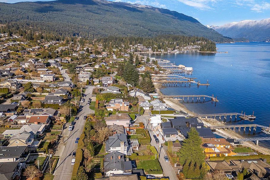 450 Beachview Drive North Vancouver, BC - 20