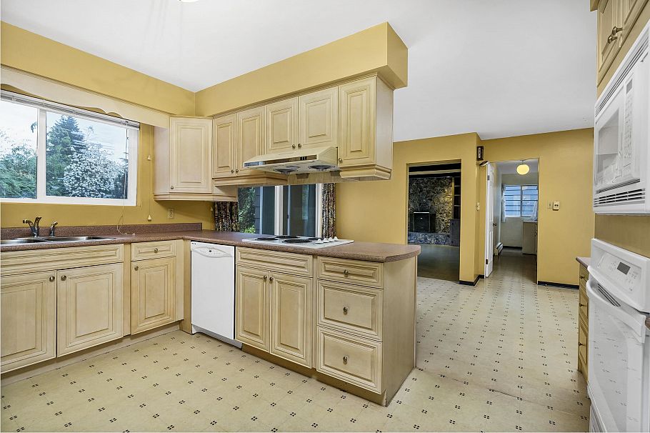 6076 Holland Street Vancouver, BC - 11