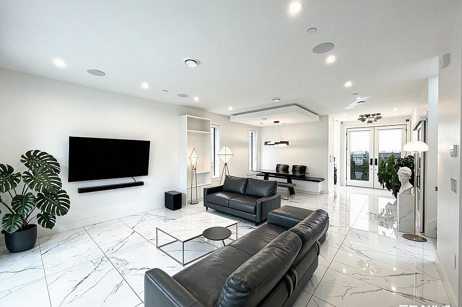 1633 SE Marine Drive Vancouver, BC - 1