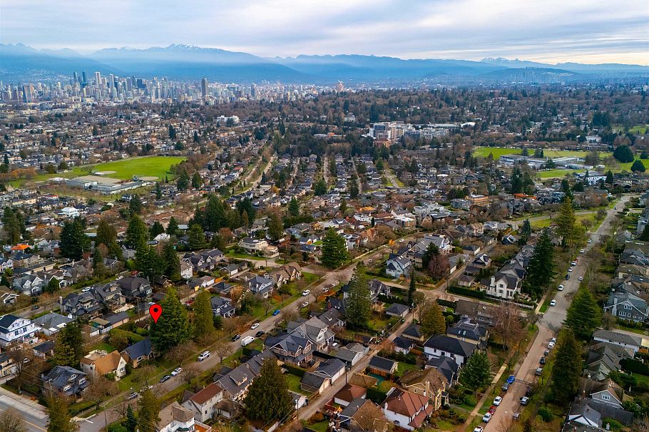 2865 W 30th Avenue Vancouver, BC - 35