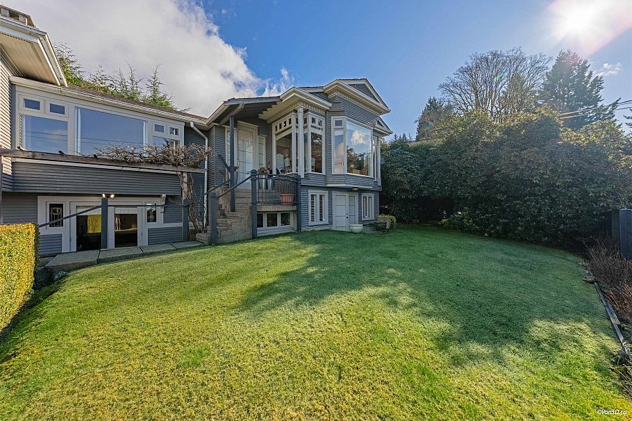 670 Montroyal Boulevard North Vancouver, BC - 22