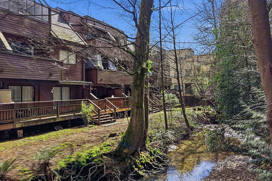 3321 Mountain Highway North Vancouver, BC - 35