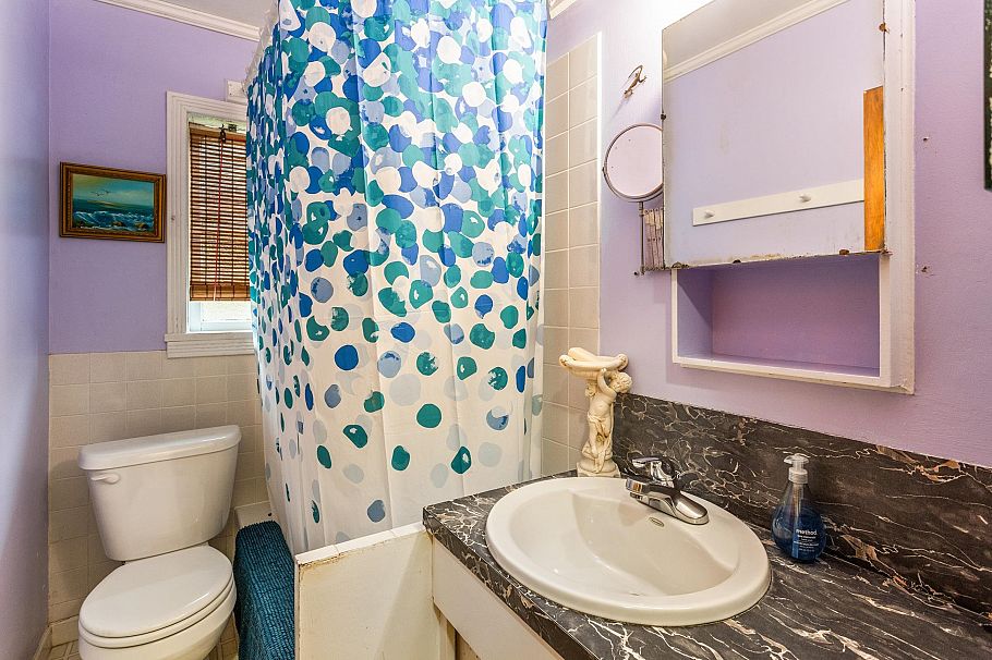 2582 W 6th Avenue Vancouver, BC - 20