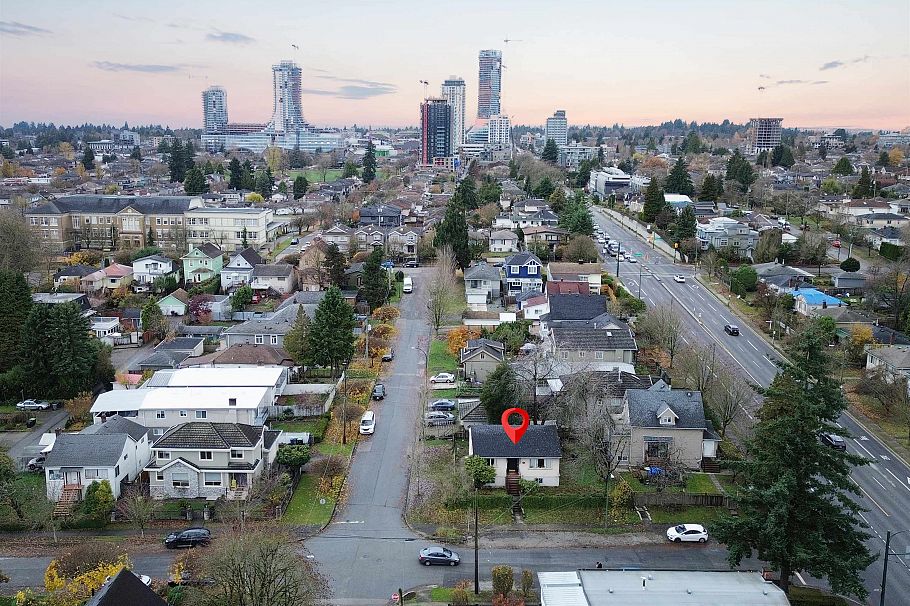 5765 Quebec Street Vancouver, BC - 1