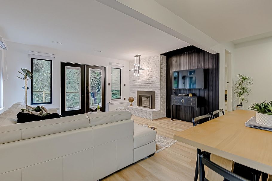 2836 Violet Street North Vancouver, BC - 3