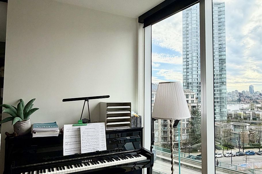 886 87 Nelson Street Vancouver, BC - 9