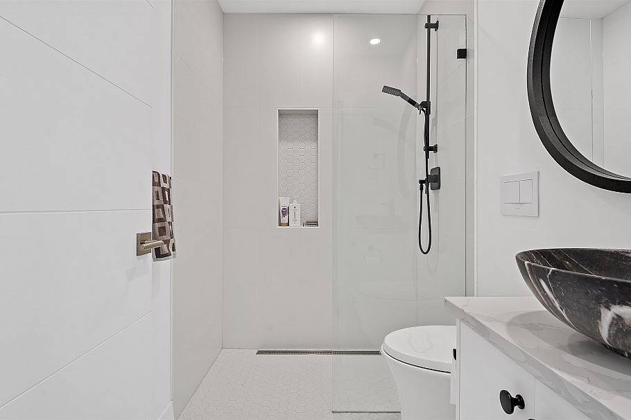 225 E 57th Avenue Vancouver, BC - 17