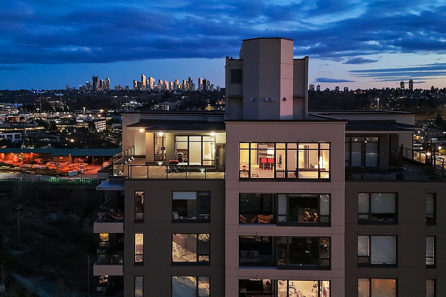 2102 4118 Dawson Street Burnaby, BC - 1