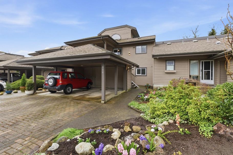 906 Roche Point Drive North Vancouver, BC - 2