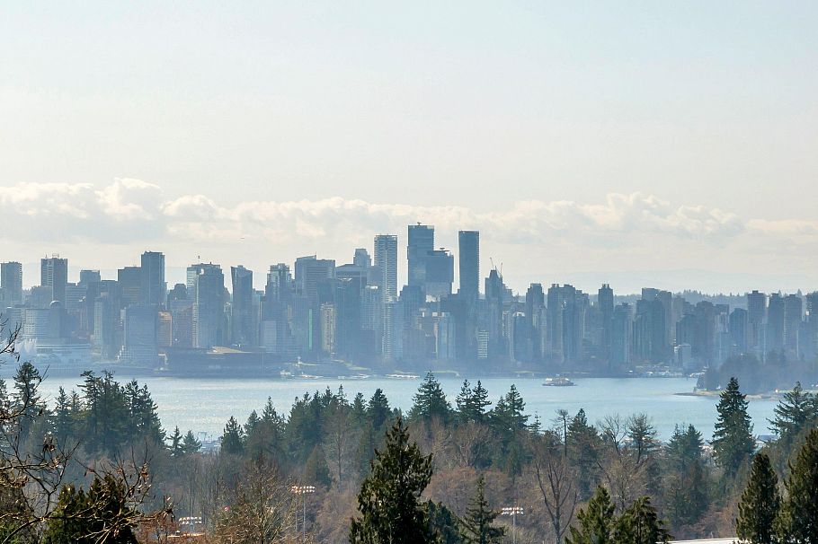 241 W 27th Street North Vancouver, BC - 2