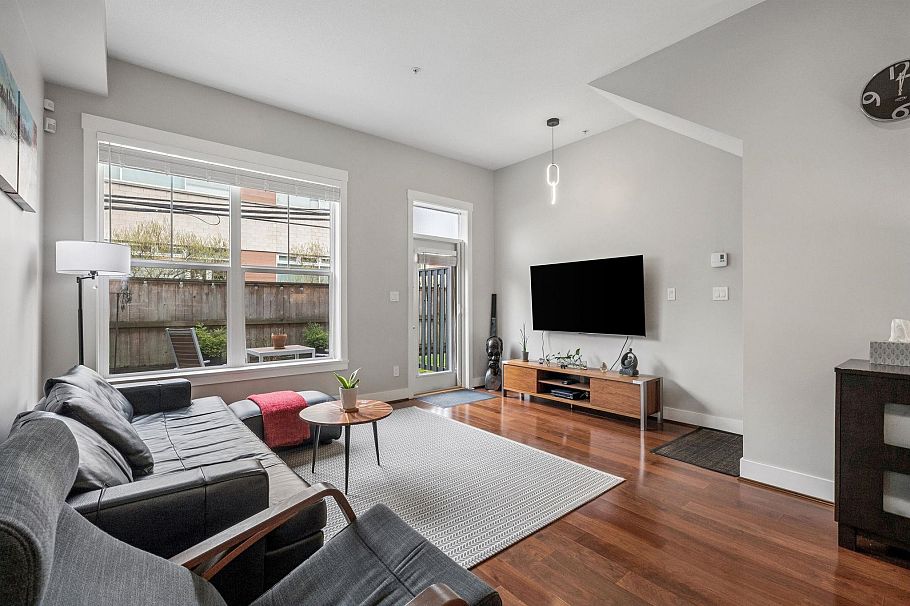 755 W 42 Avenue Vancouver, BC - 5