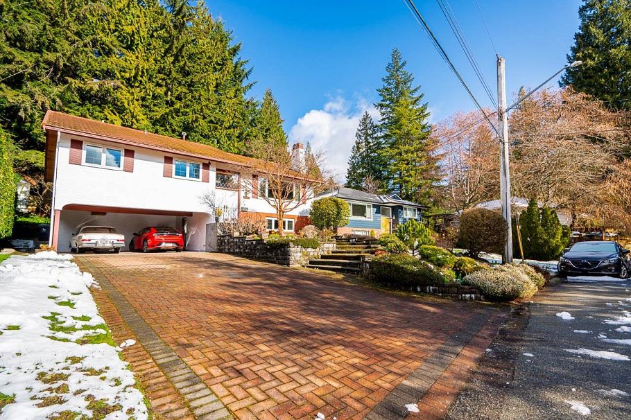 4651 Valley Road North Vancouver, BC - 3