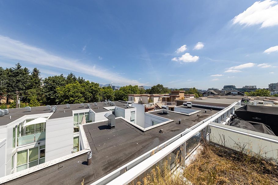 2216 Willow Street Vancouver, BC - 32